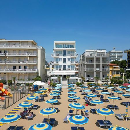 Hotel Boston 3 Stelle Superior Frontemare Lido di Jesolo Bagian luar foto