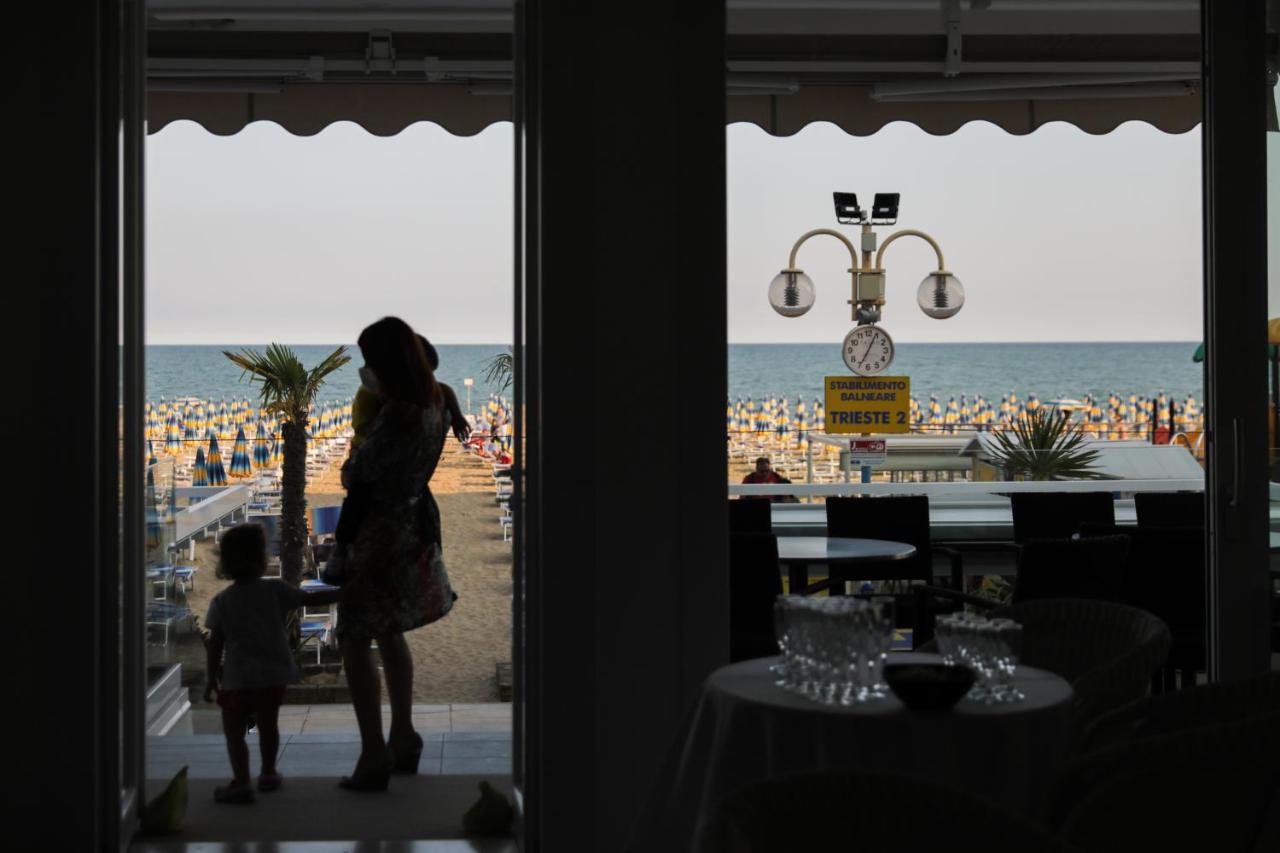 Hotel Boston 3 Stelle Superior Frontemare Lido di Jesolo Bagian luar foto