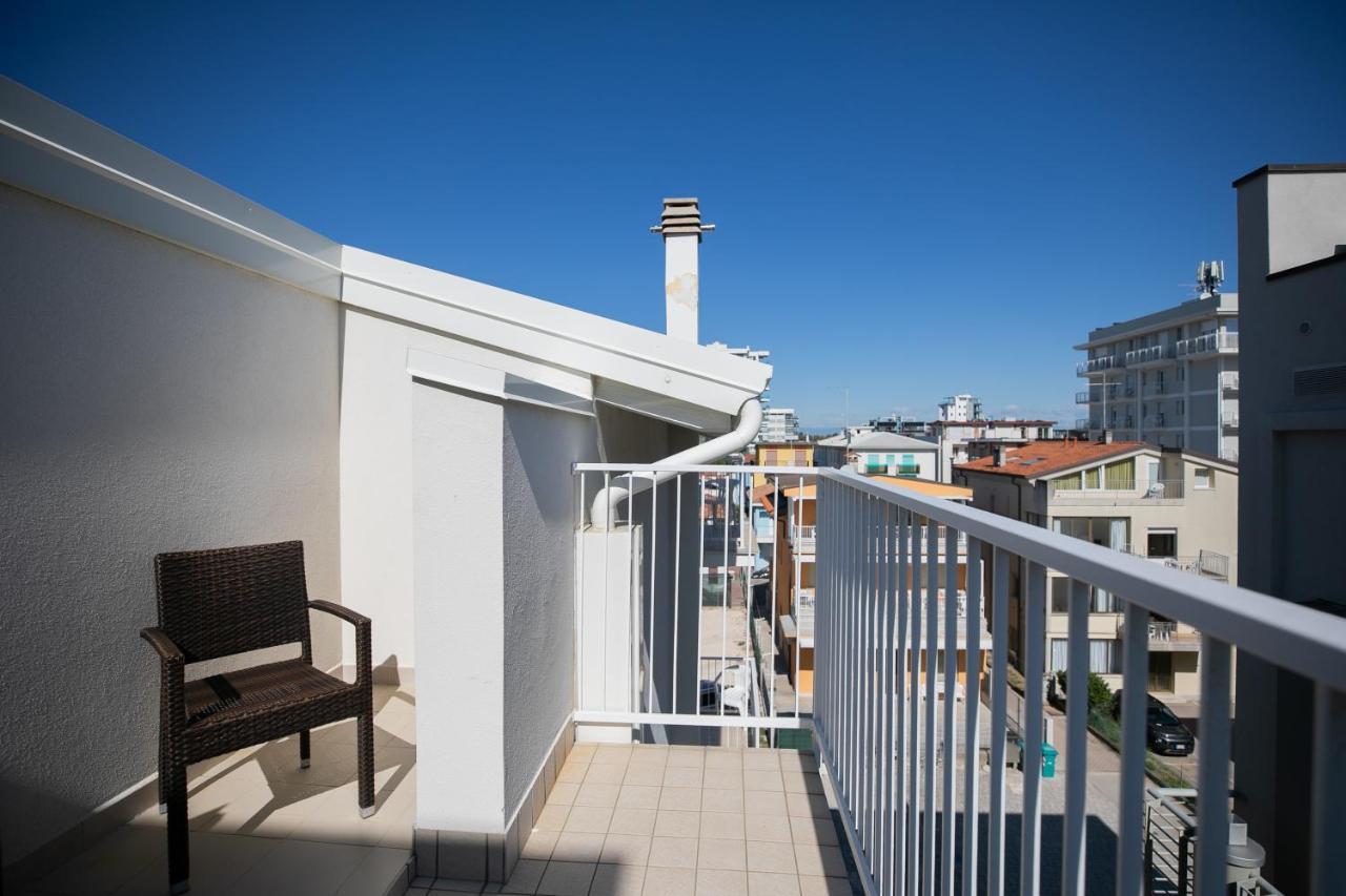Hotel Boston 3 Stelle Superior Frontemare Lido di Jesolo Bagian luar foto