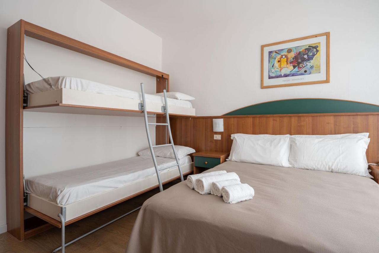 Hotel Boston 3 Stelle Superior Frontemare Lido di Jesolo Bagian luar foto
