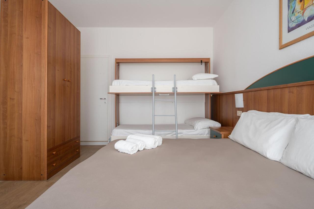 Hotel Boston 3 Stelle Superior Frontemare Lido di Jesolo Bagian luar foto