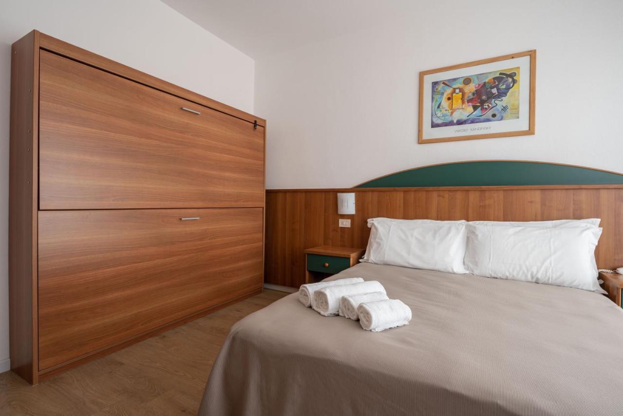 Hotel Boston 3 Stelle Superior Frontemare Lido di Jesolo Bagian luar foto