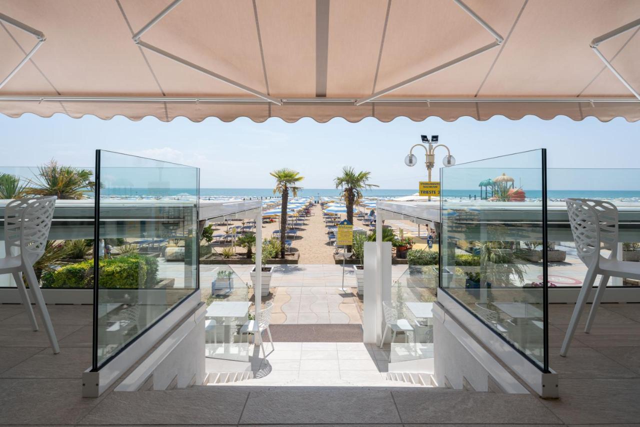 Hotel Boston 3 Stelle Superior Frontemare Lido di Jesolo Bagian luar foto