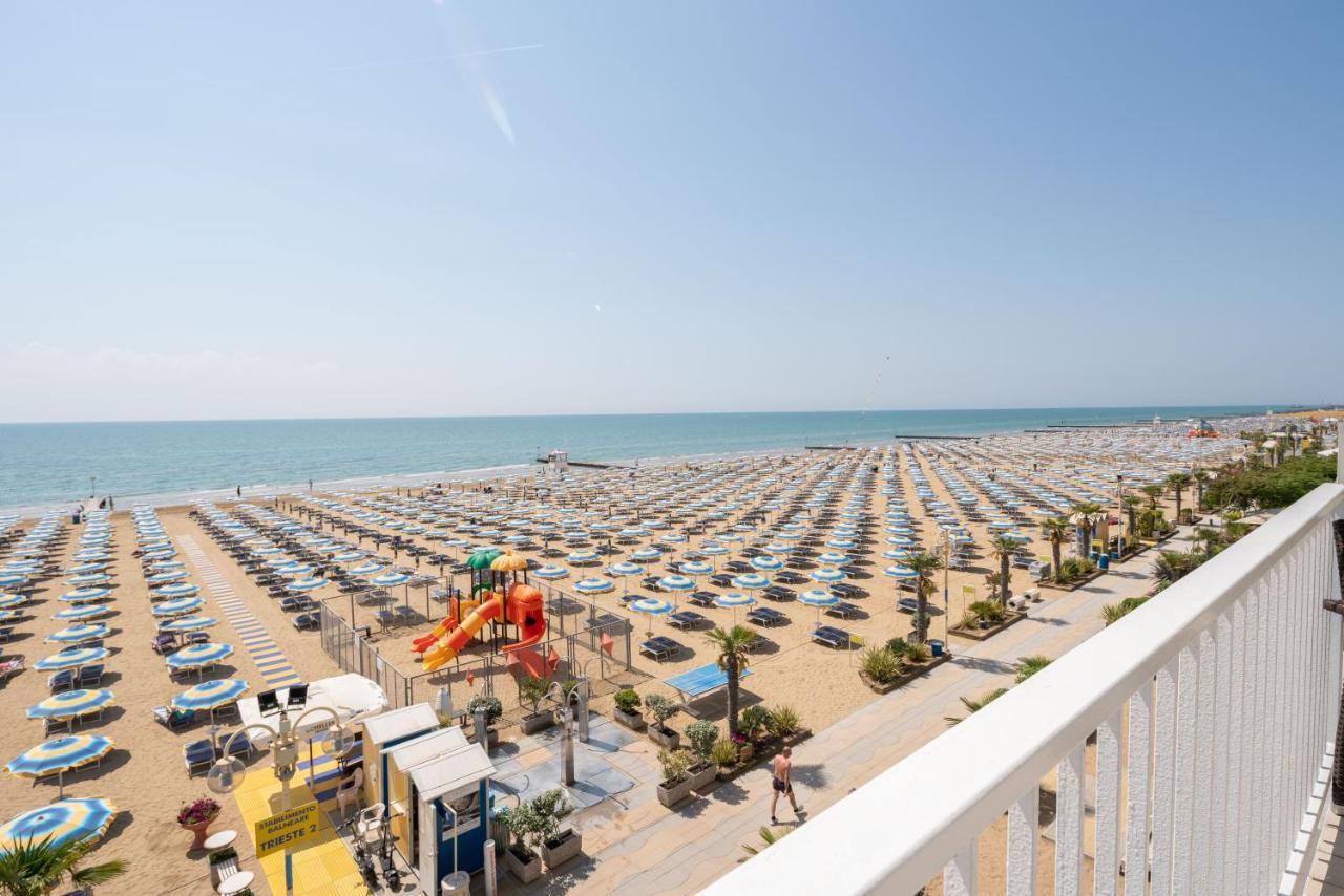 Hotel Boston 3 Stelle Superior Frontemare Lido di Jesolo Bagian luar foto