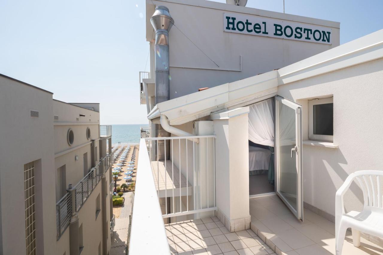 Hotel Boston 3 Stelle Superior Frontemare Lido di Jesolo Bagian luar foto