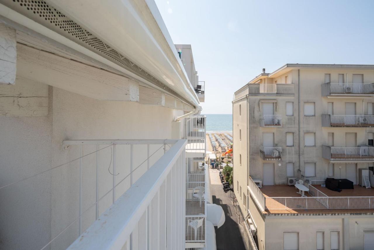 Hotel Boston 3 Stelle Superior Frontemare Lido di Jesolo Bagian luar foto
