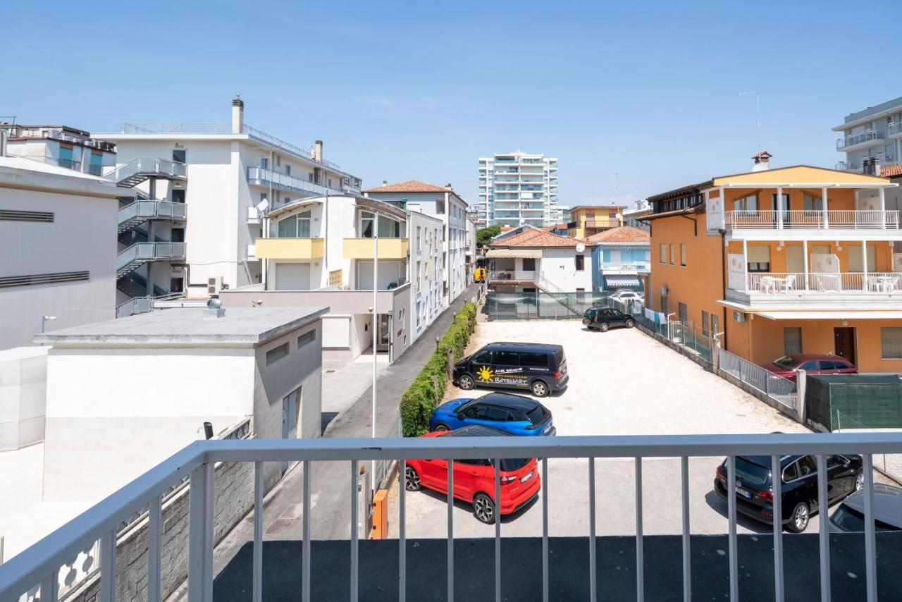 Hotel Boston 3 Stelle Superior Frontemare Lido di Jesolo Bagian luar foto