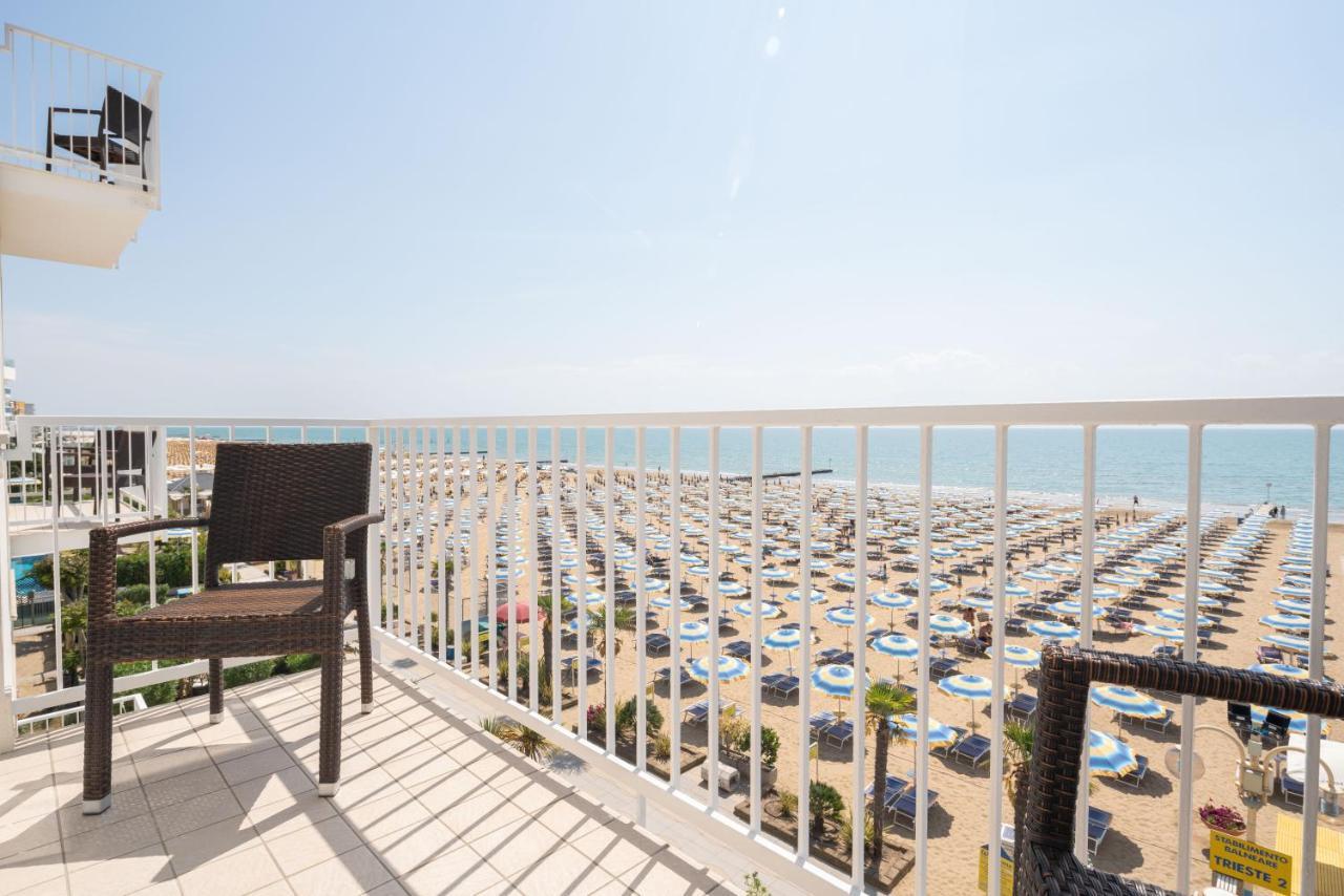Hotel Boston 3 Stelle Superior Frontemare Lido di Jesolo Bagian luar foto