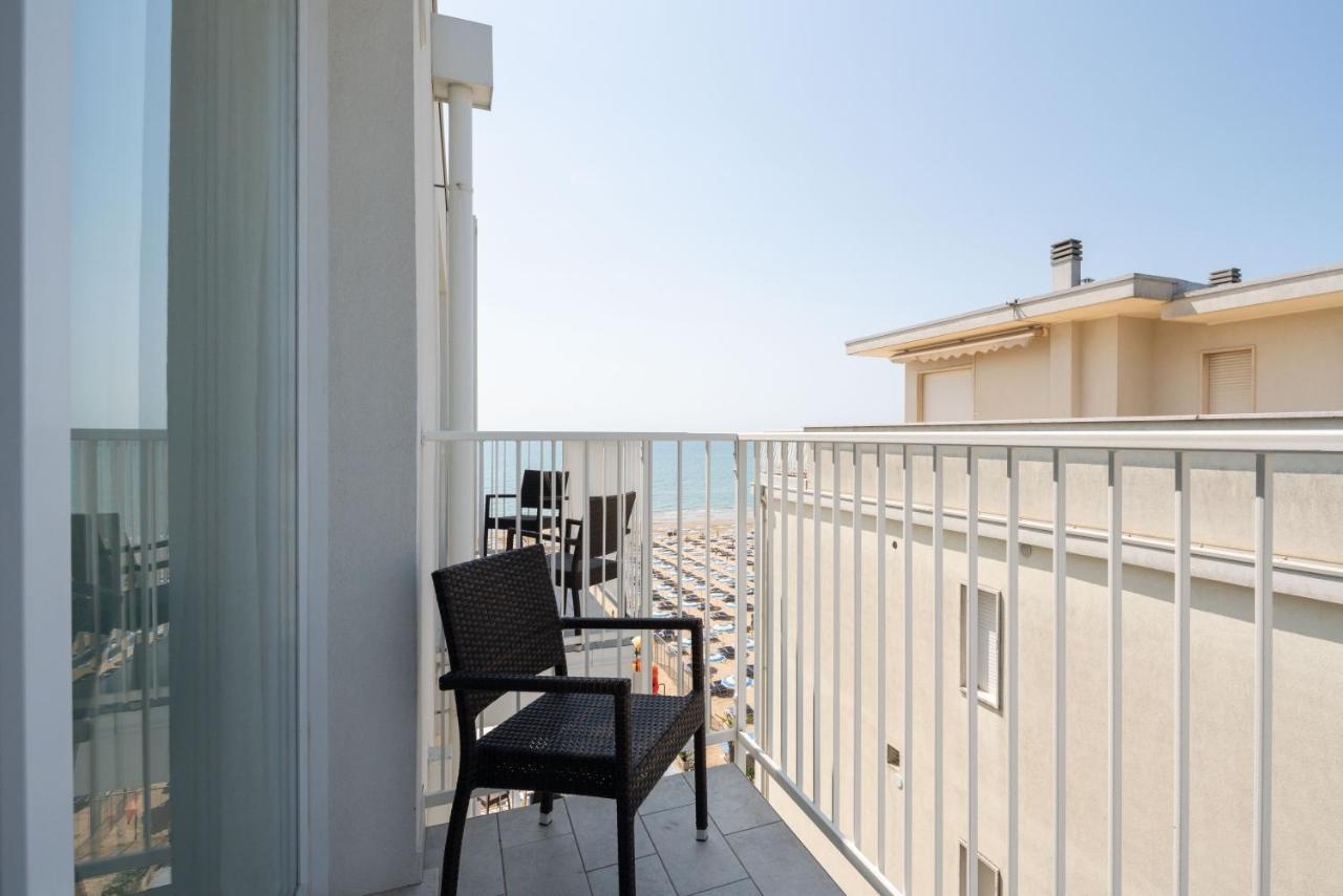 Hotel Boston 3 Stelle Superior Frontemare Lido di Jesolo Bagian luar foto
