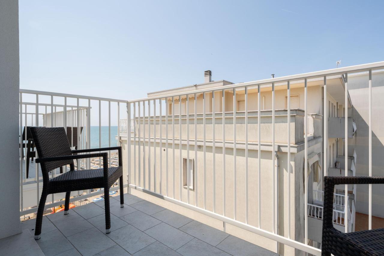 Hotel Boston 3 Stelle Superior Frontemare Lido di Jesolo Bagian luar foto