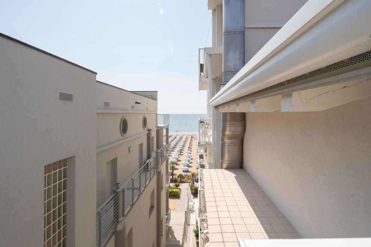 Hotel Boston 3 Stelle Superior Frontemare Lido di Jesolo Bagian luar foto