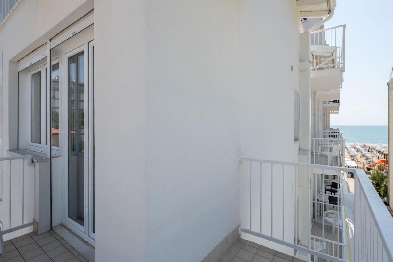 Hotel Boston 3 Stelle Superior Frontemare Lido di Jesolo Bagian luar foto