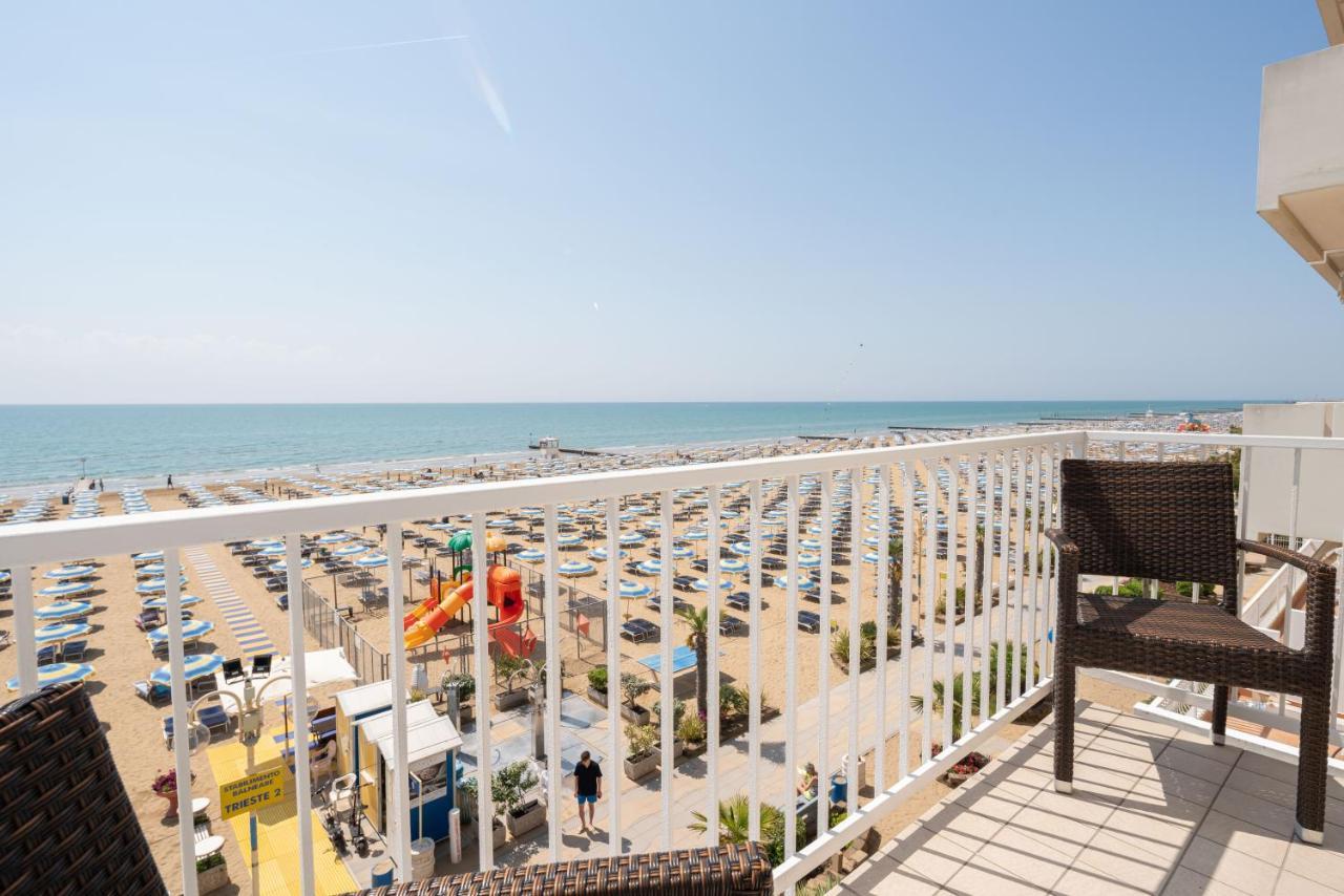 Hotel Boston 3 Stelle Superior Frontemare Lido di Jesolo Bagian luar foto