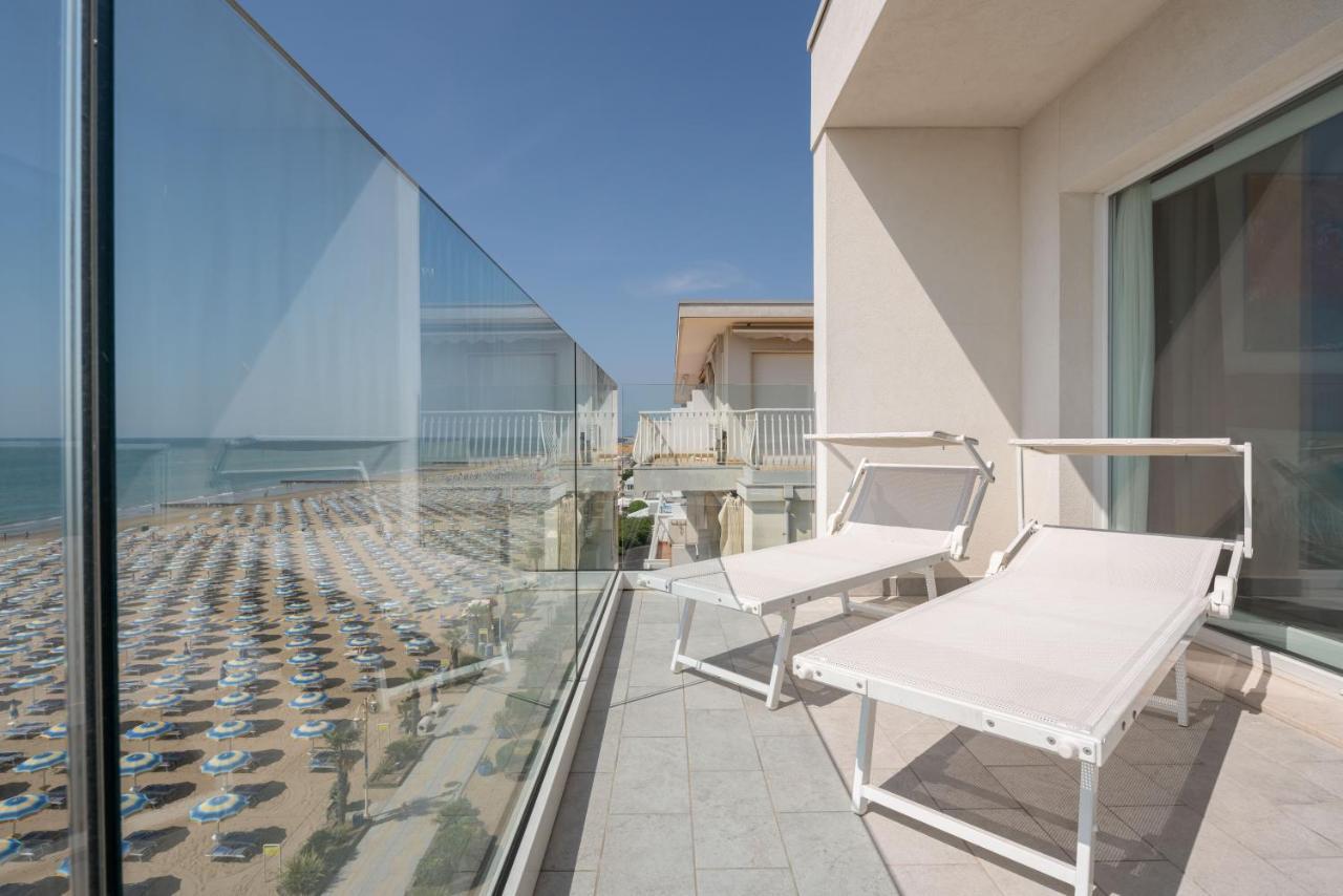 Hotel Boston 3 Stelle Superior Frontemare Lido di Jesolo Bagian luar foto