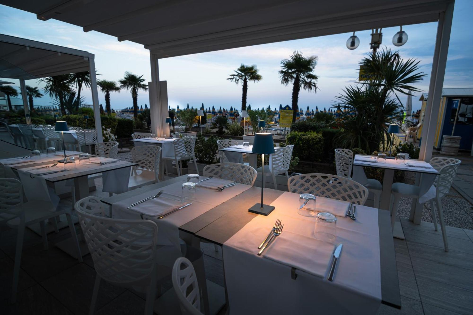 Hotel Boston 3 Stelle Superior Frontemare Lido di Jesolo Bagian luar foto